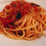 ヴィーノテリア - トマトソーススパゲッティ