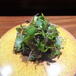 TACUBO - 田くぼ牛コース：メインの付け合わせ（広島産ベビーリーフのサラダ）