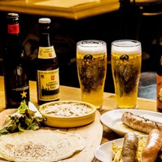 国内外のクラフトビールや、ワインを豊富にご用意しております。