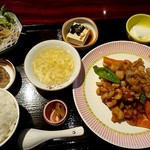 台湾料理　大宝 - 鶏肉のカシューナッツ炒め