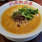 紅虎餃子房 - パクチーしなってて、盛り盛り感が伝わらない！