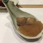 鮨 心白 - なめた鰈の肝と卵　こちらも美味しい