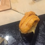 鮨 心白 - ウニは軍艦ではなく握りで　本日は静内産