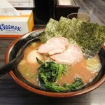 横浜家系らーめん 武術家 - デフォルトラーメン税込み680円