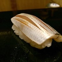 鮨 竜介 - 小肌 酸味は薄く、食べやすい