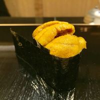 鮨 竜介 - ムラサキウニ 甘みがあり、透き通った食感で美味い