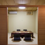 San'Ei - 掘りごたつ式の４名様用個室。