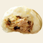 王府井 - フカヒレまん（1個） 
コラーゲンたっぷりの贅沢フカヒレとジューシーな豚肉の肉汁が広がる！フカヒレまん！
