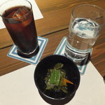 コーラと黒霧島お湯割りとお通し