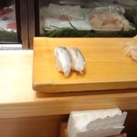 Sushi Tsukiji Nihonkai - やはり最初は「こはだ」