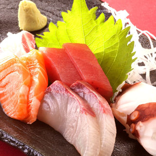 We pride ourselves on freshness! Sashimi using seasonal fish