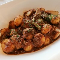 ローザロッチェITALiAN 心斎橋 - もっちもちでなめらかなじゃが芋のニョッキに、ミンチ状のエゾ鹿ボロネーゼがからむ！