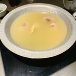 博多華味鳥 - 水炊き①スープとお肉を堪能