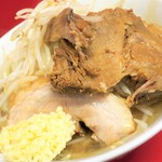 ラーメン二郎 - ラーメン小＋ニンニク