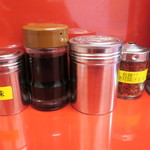 ラーメン二郎 - 卓上調味料