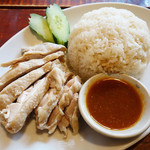 サバイチャイ タイ料理 - カオマンガイ 680円
            （蒸し鶏ご飯、サラダ・スープ付き）
