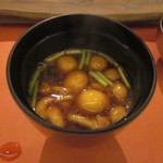 鮨 そえ島 - 海藻と大なめこの赤だし