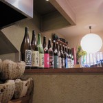 Sakuramaru - 地元らしき酒瓶が並びます。