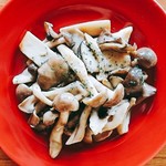 Stir-fried mushrooms with butter and soy sauce
