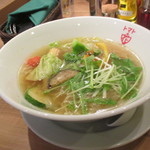 トマトの花 - 10種野菜の塩スープ麺