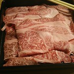 但馬屋 - ２色鍋 定量ランチ 黒毛和牛 100ｇ 2,580円＋肉追加 50ｇ300円＋税 230円＝3,110円 2019年02月