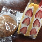ゼロカフェヌッカ - いちごサンドとシュークリーム