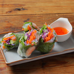 Fresh spring rolls with shrimp and perilla leaves <Goikun>