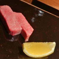 日本焼肉 はせ川 銀座店 - 「青森県産黒毛和牛タン元厚切り」