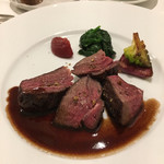 ラ・サンテ - 白糠産エゾシカのもも肉の薪焼き