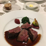 ラ・サンテ - 白糠産エゾシカのもも肉の薪焼き