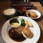 喫茶 赤いサニー - ハンバーグ＆エビクリームコロッケ １１００円