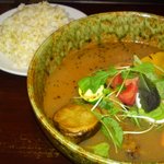 ピッツ・バー - チキン＆ベジタブルカレー950円