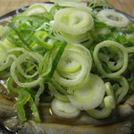 駒形どぜう - ネギを入れて煮えるまで待つ