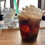 Pied Parc Cafe - アイスコーヒー+エスプーマホイップ  150円(！) チョーお勧め。