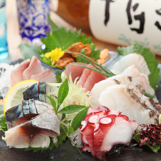 Enjoy something delicious that day. Seasonal sashimi carefully selected by the president himself