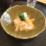 月見里 - 蕪とアプリコットの和え物