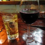 TAHOE - ハイボールとグラスワイン赤