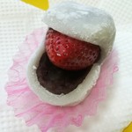 和菓子司　亀田屋 - いちご大福180円