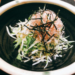 おいしい寿司と活魚料理 魚の飯 - 釜揚げしらすと水菜サラダ 490円