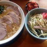 椿ラーメンショップ - 味噌チャーシュー(背脂トッピング)・ネギ丼・無料キムチ