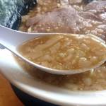 椿ラーメンショップ - ゴロゴロ粒々背脂美味い‼️味噌スープとの相性抜群です‼️
