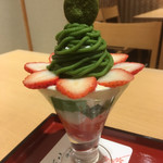 茶房こいし - 抹茶が恋した苺パフェ 1,280円（税込）