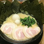 横浜家系ラーメン 丸岡商店 - 