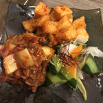 焼肉ホルモンたんど - キムチ、カクテキ、きゅうり