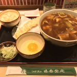 味奈登庵 - カレー南蛮そば 大盛り＋いか天ぷら＋玉子♡  
      無料の揚げ玉はもちろん貰う。
      アゲダマビンボー！