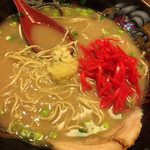 とんこつらーめん 黒竜 - ニンニクと紅生姜入れて