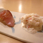 お通し（鰤の漬け握り、蟹サラダ）