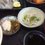 まるさん松本 - 漬物としらす小皿
