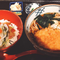 板前心 菊うら - イカめかぶのせ海鮮丼と鶏カツそば