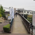 釜揚げうどん 鈴庵 - 近鉄　五位堂駅降りて・・・ここから下ってくると、後は直線一本道　※2011年11月